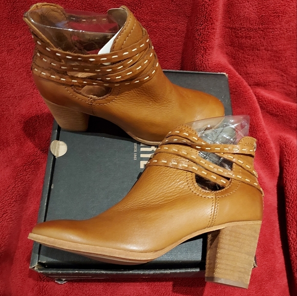 Frye Naomi Pickstitch Shootie Boots - Picture 3 of 8